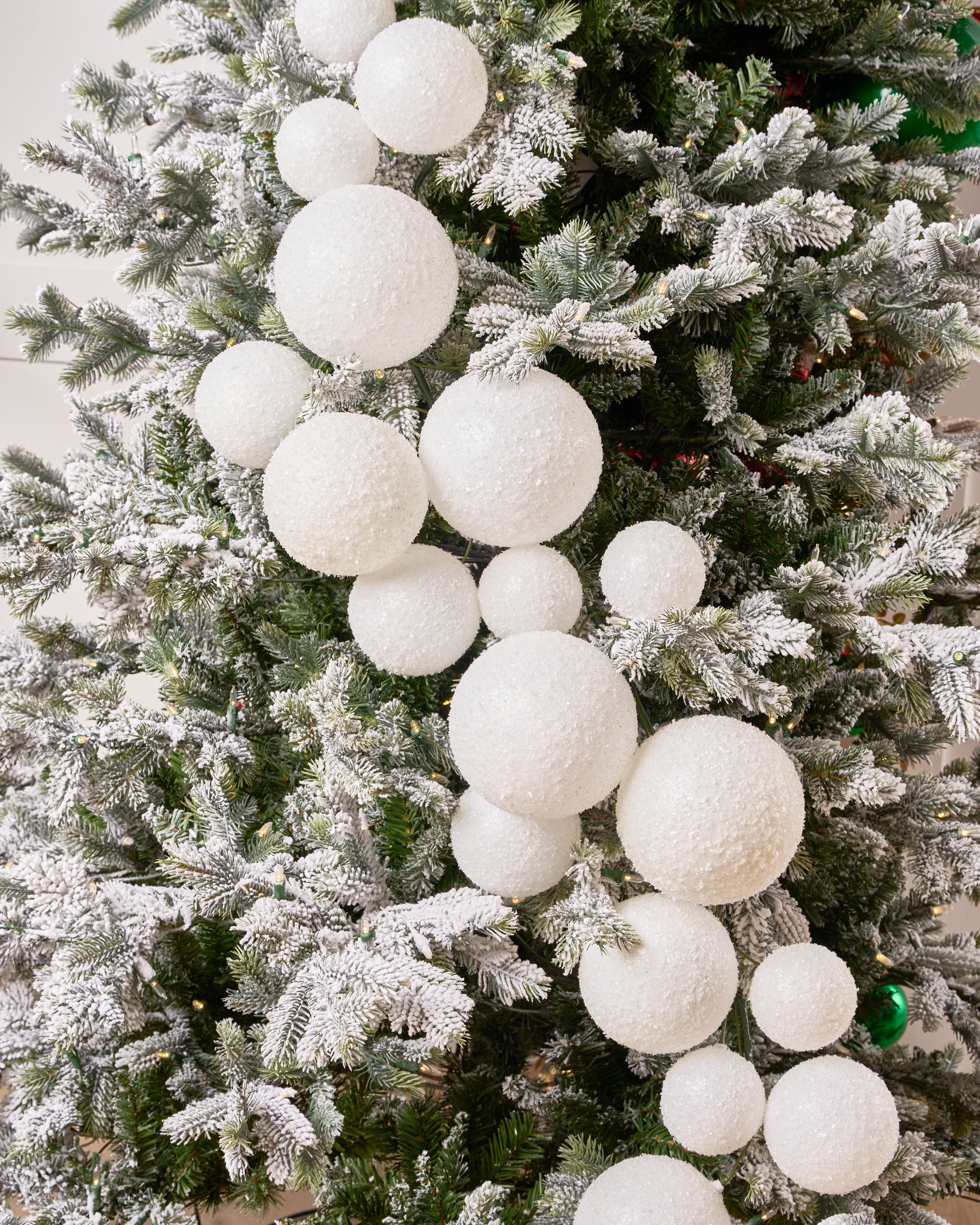 4 FT Snowy White Ball Garland