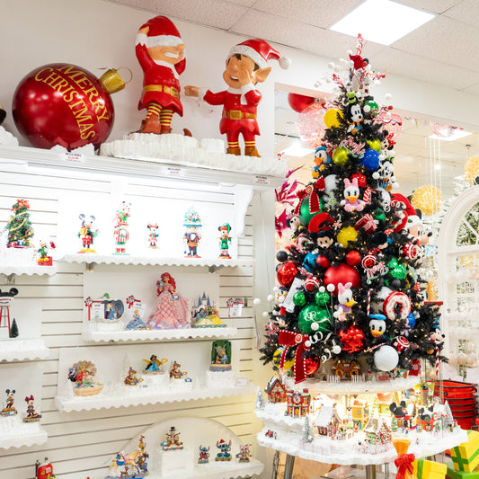 5 Unique Outdoor Holiday Decor Pieces You Need This Season