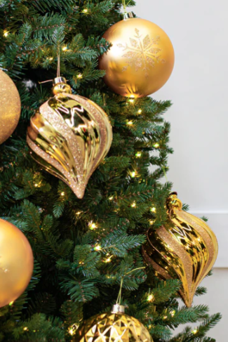 Decor That Brings Holiday Cheer To Your Outdoors
