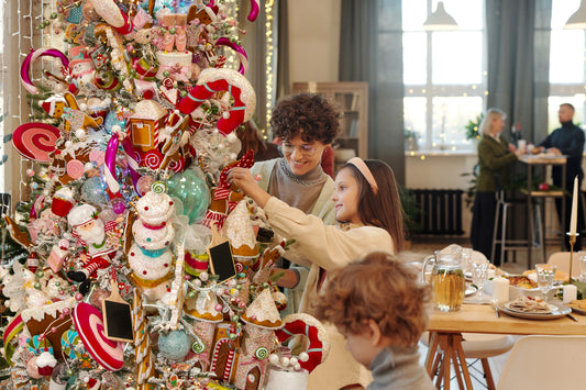 The Christmas Palace Guide to Tree Decorating