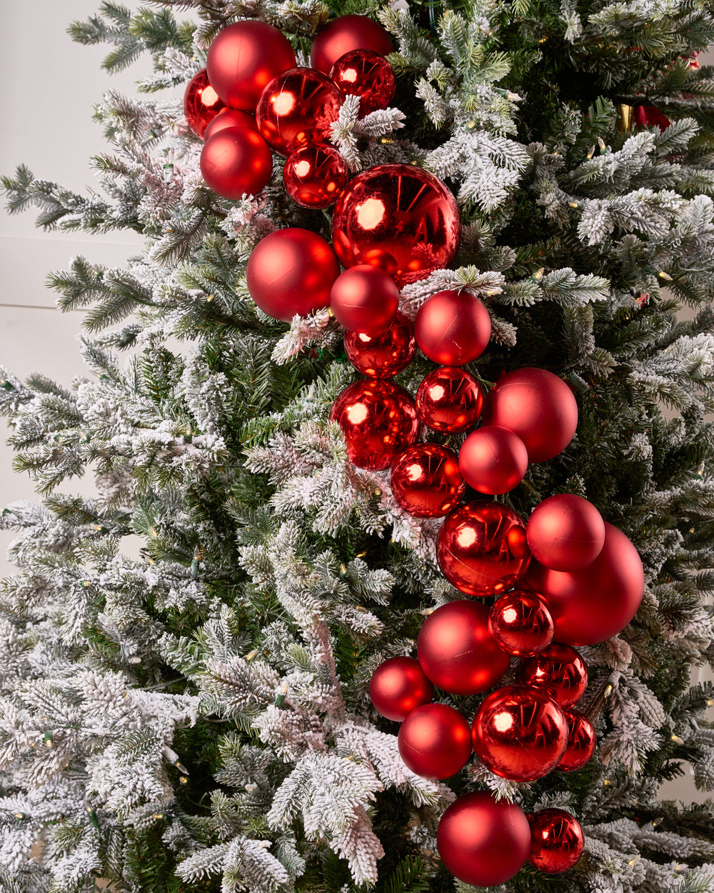 4 FT Red Shiny & Matte Ball Garland