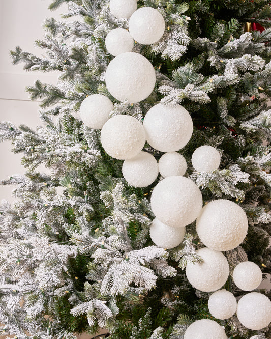 Guirnalda de bolas blancas como la nieve de 4 pies