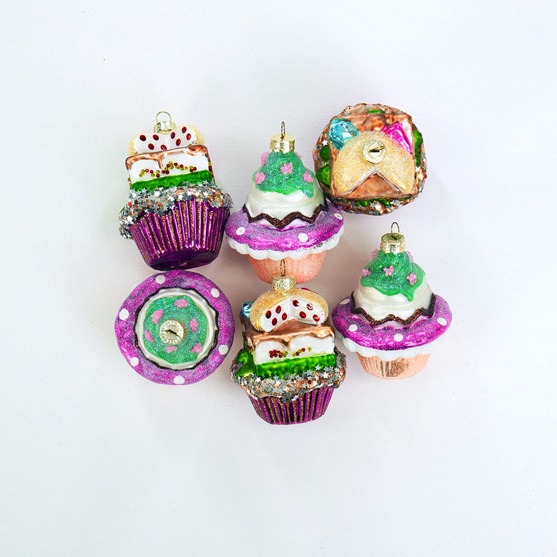 Juego de 6 adornos surtidos de cupcakes en capas de 4"