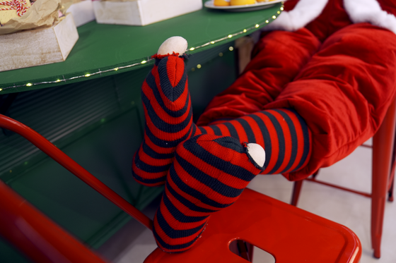 6 FT Santa Claus Leaning Back