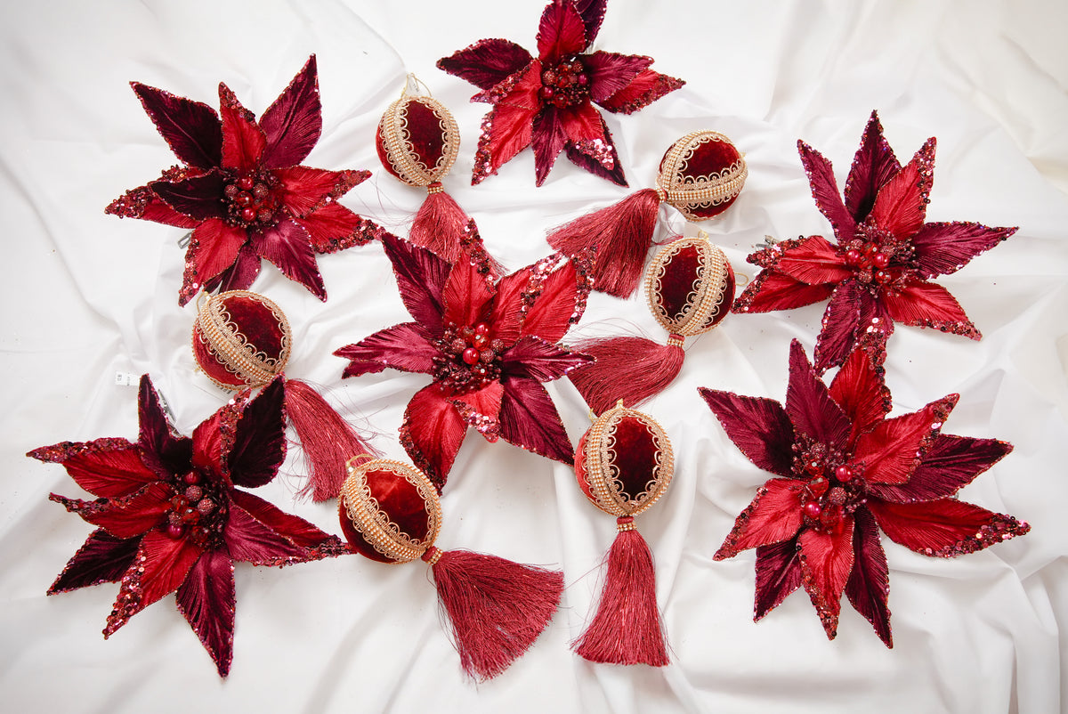 Paquete de adornos y flores de opulencia en rojo y borgoña