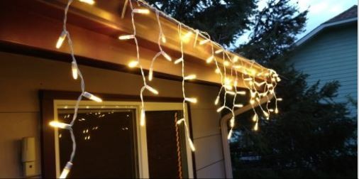 Luces de carámbano de 7 FT con 70 LED blanco cálido y cable coaxial blanco
