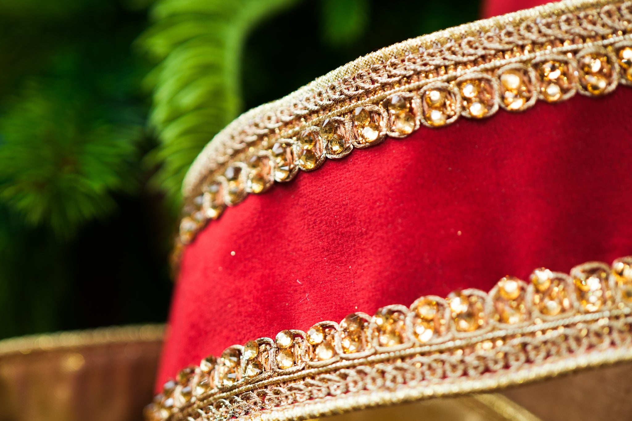 2.5" X 5YD Red Velvet Ribbon With Gold Back & Crochet Trim