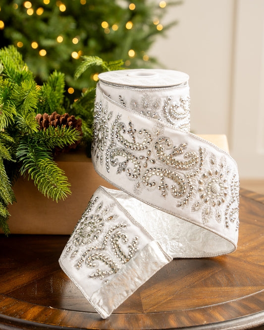 Cinta de terciopelo blanco de 4" x 5 yardas con joyas de cuentas plateadas