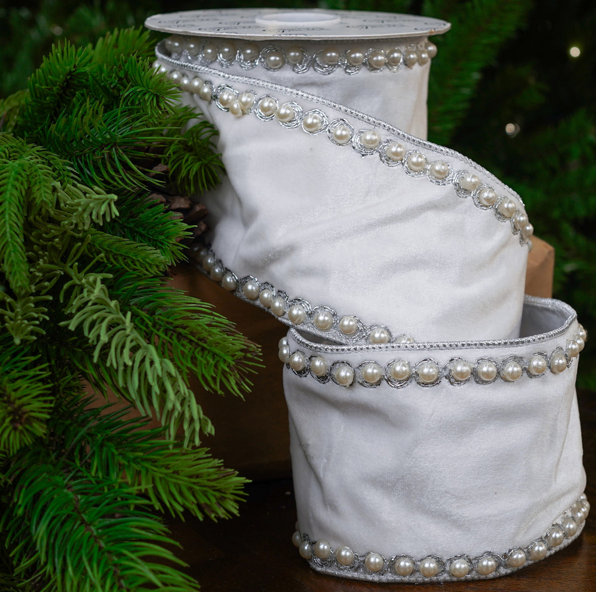 Cinta de terciopelo blanca de 10 cm x 4,5 m con ribete de perlas