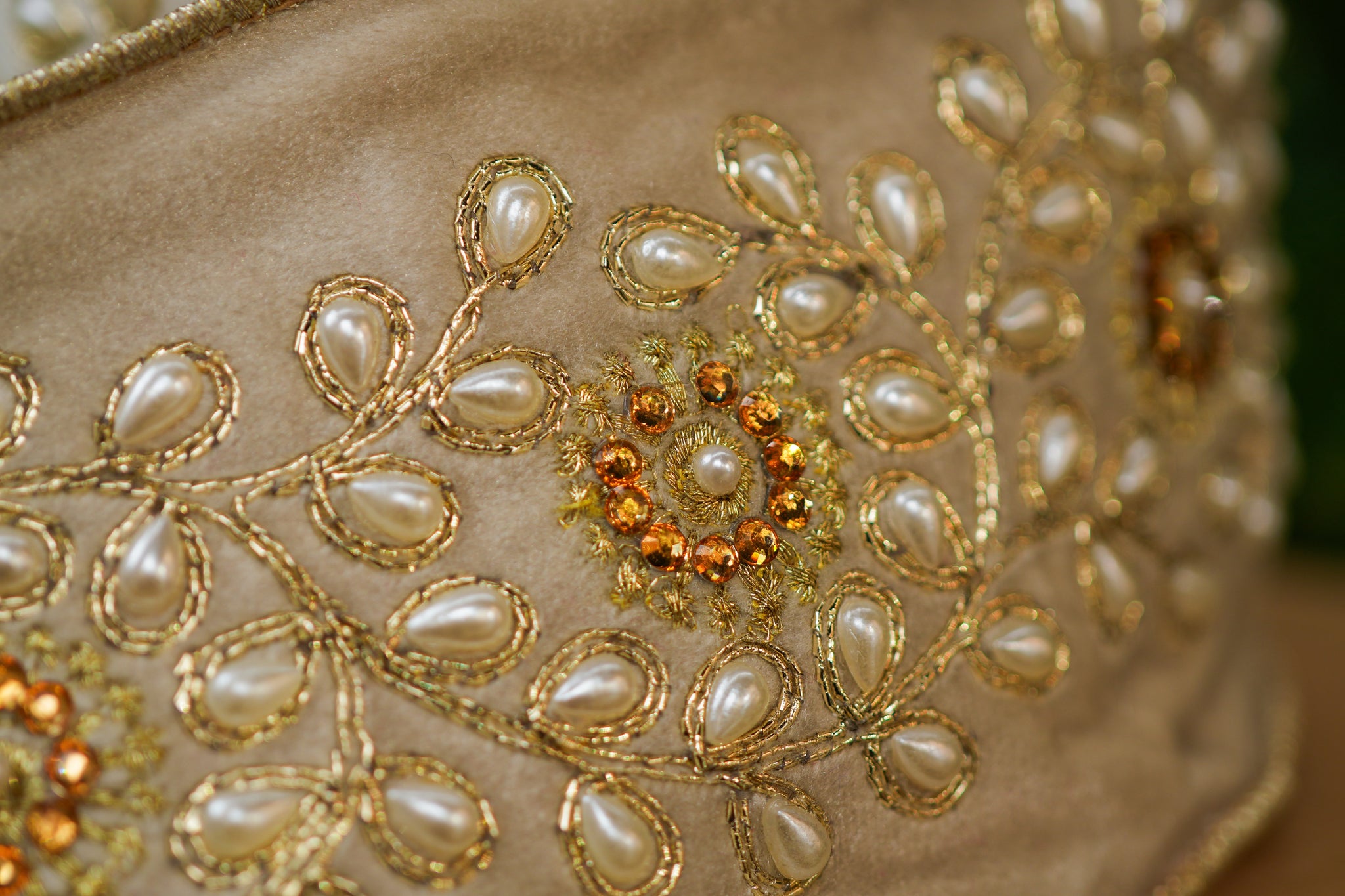 4" X 5YD Ivory & Gold Jewel Velvet Ribbon