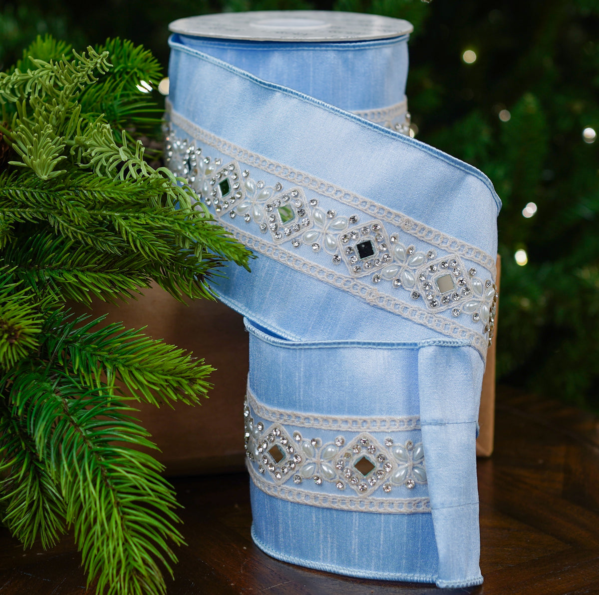 Cinta de terciopelo azul de 10,16 cm x 4,57 m con perlas y joyas