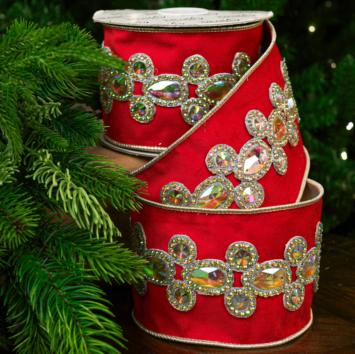 Cinta de terciopelo roja de 10 cm x 4,5 m con centro de joyas multicolor