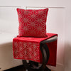 Almohada con cuentas rojas y plateadas de 45 x 45 cm