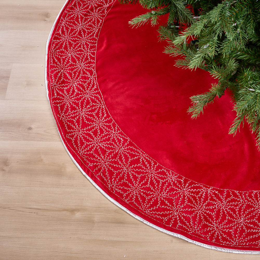 Falda de árbol de Pascua roja y plateada de 66"