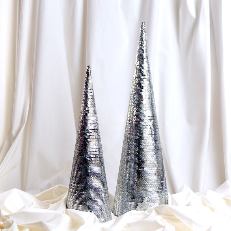 Set de 2 árboles cónicos de 45 cm y 60 cm con joyas plateadas