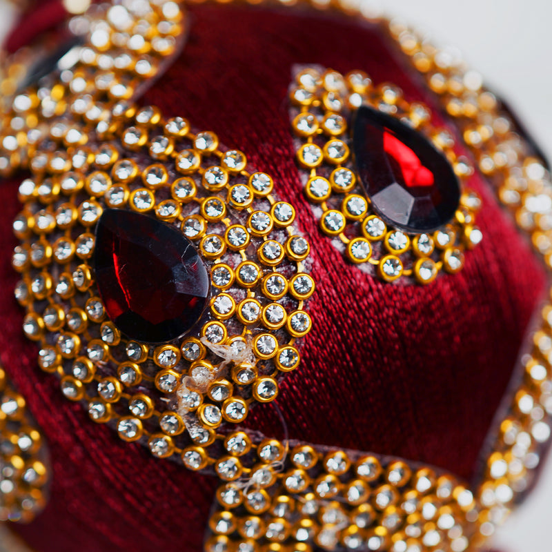 Juego de 6 adornos de bola con joyas color borgoña de 4"