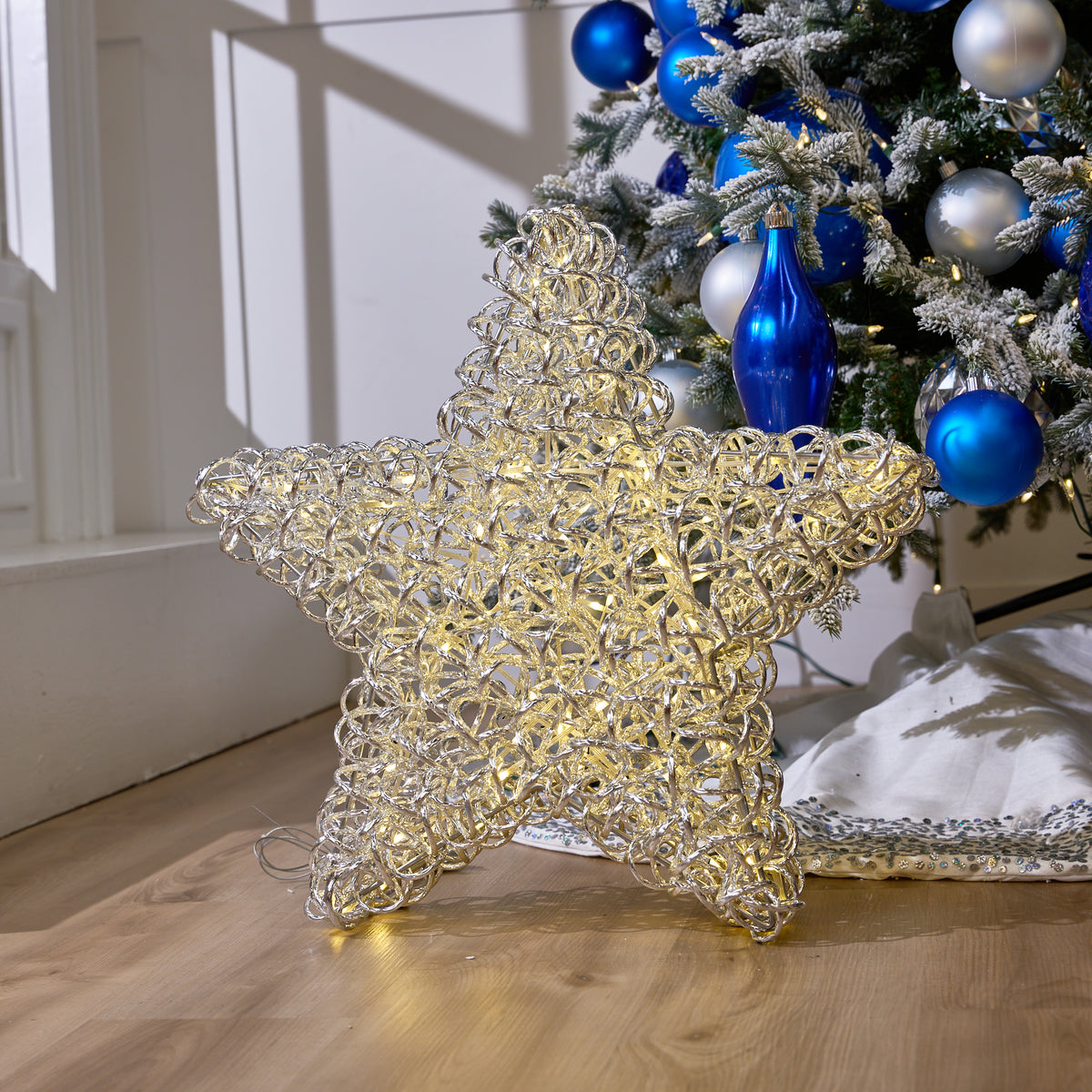 Estrella plateada de 2 pies con 100 luces LED blanco cálido