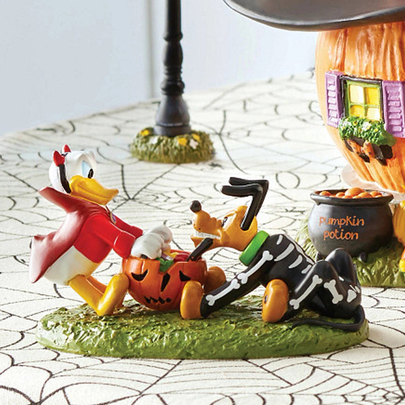 La aldea de Halloween de Mickey La pelea entre Donald y Plutón