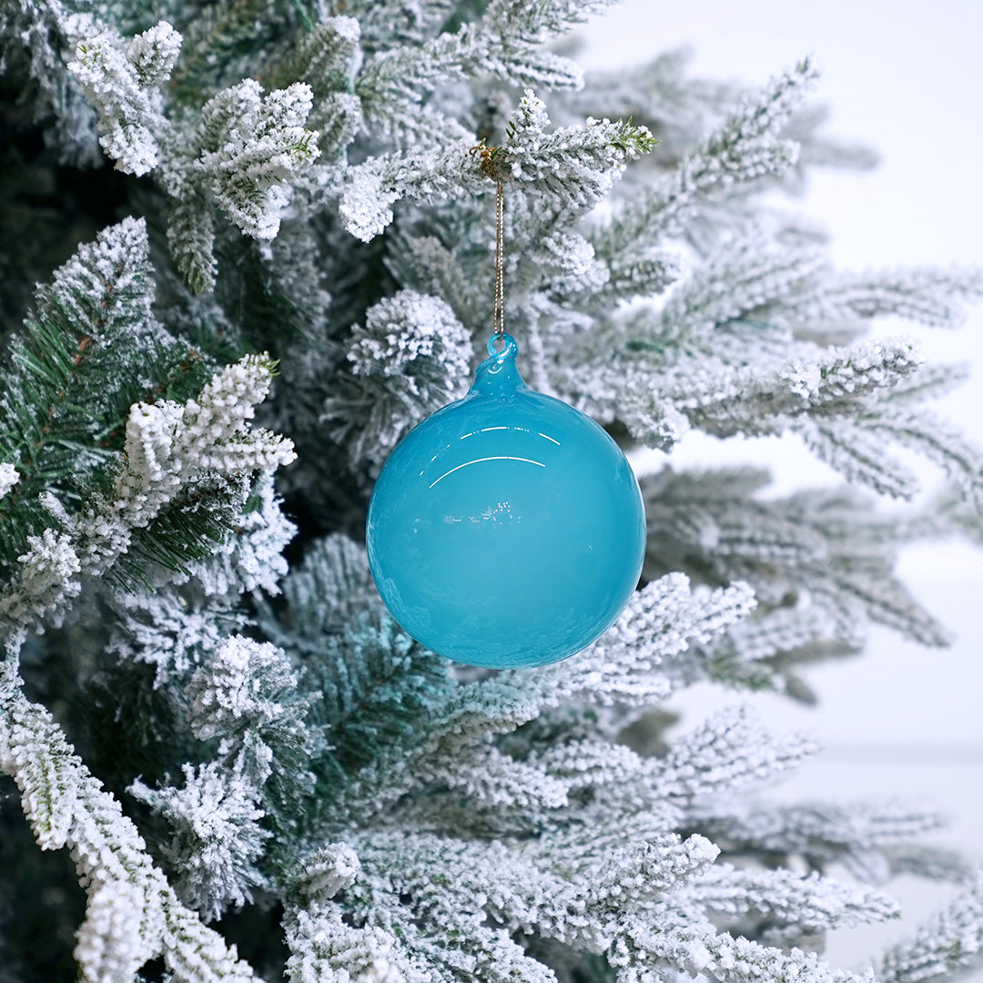 Caja de 3 adornos de cristal color chicle azul aguamarina de 4"