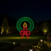 Guirnalda de 91 X 117 cm (36" X 46") con lazo rojo y vela, 270 luces LED, efecto centelleante.