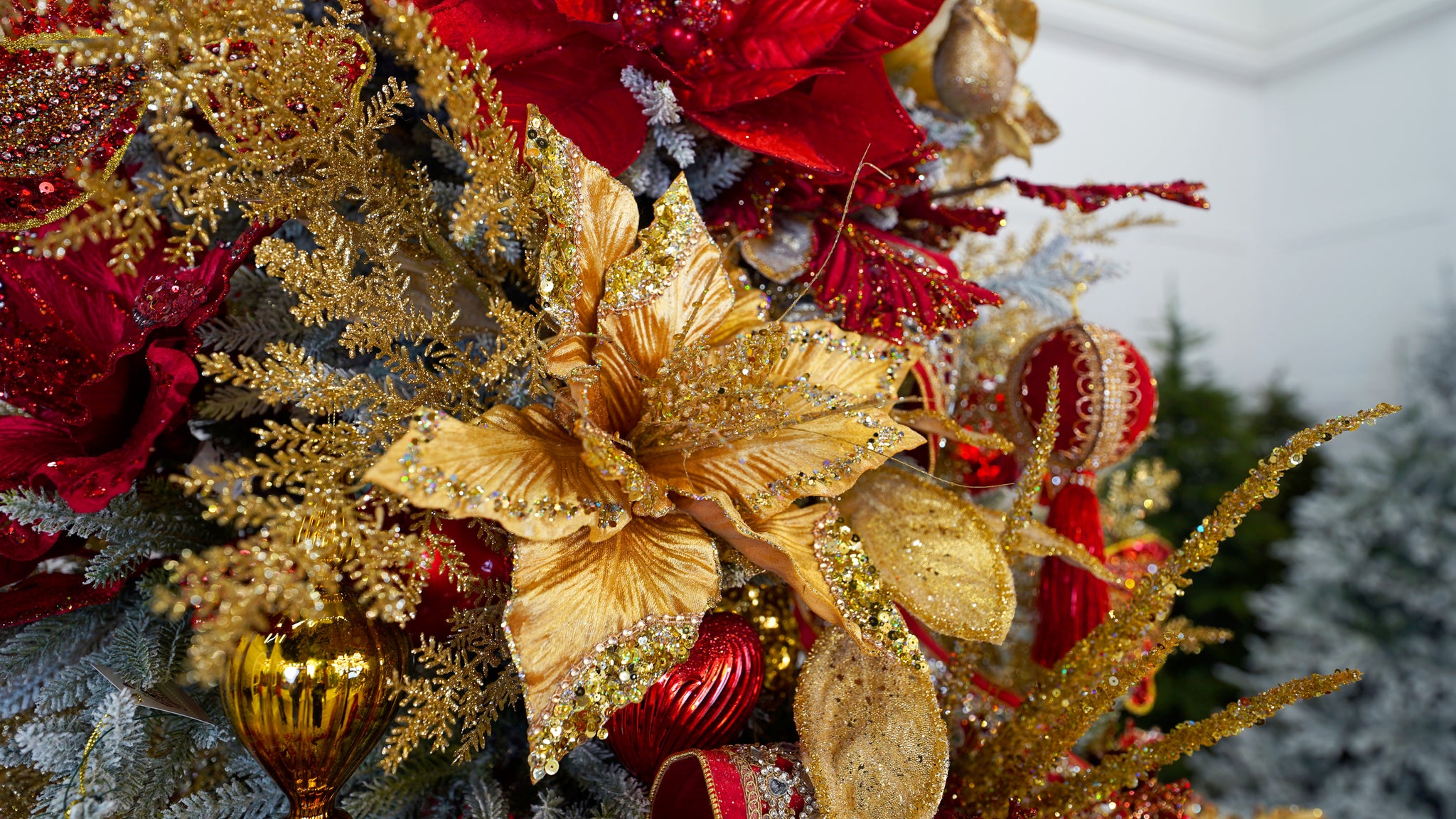 Crimson Gold Splendor Tree Decor