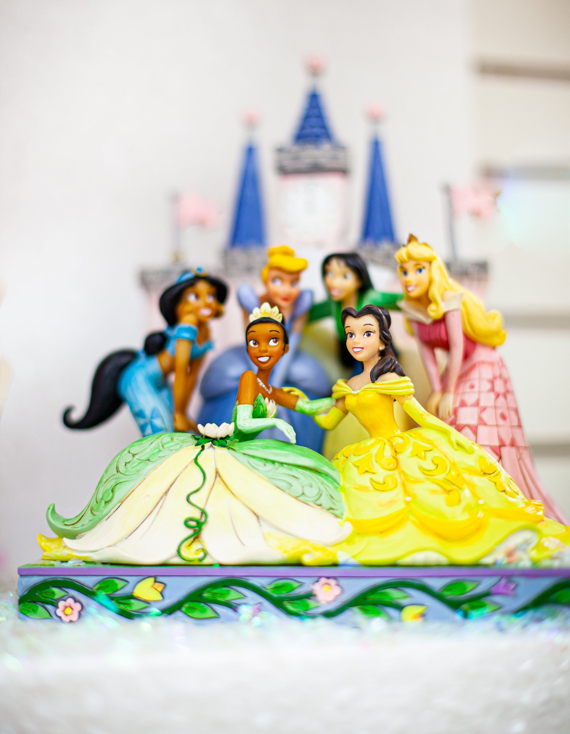 Disney Traditions 10.25" Disney's Princess Group In Front Of Castle