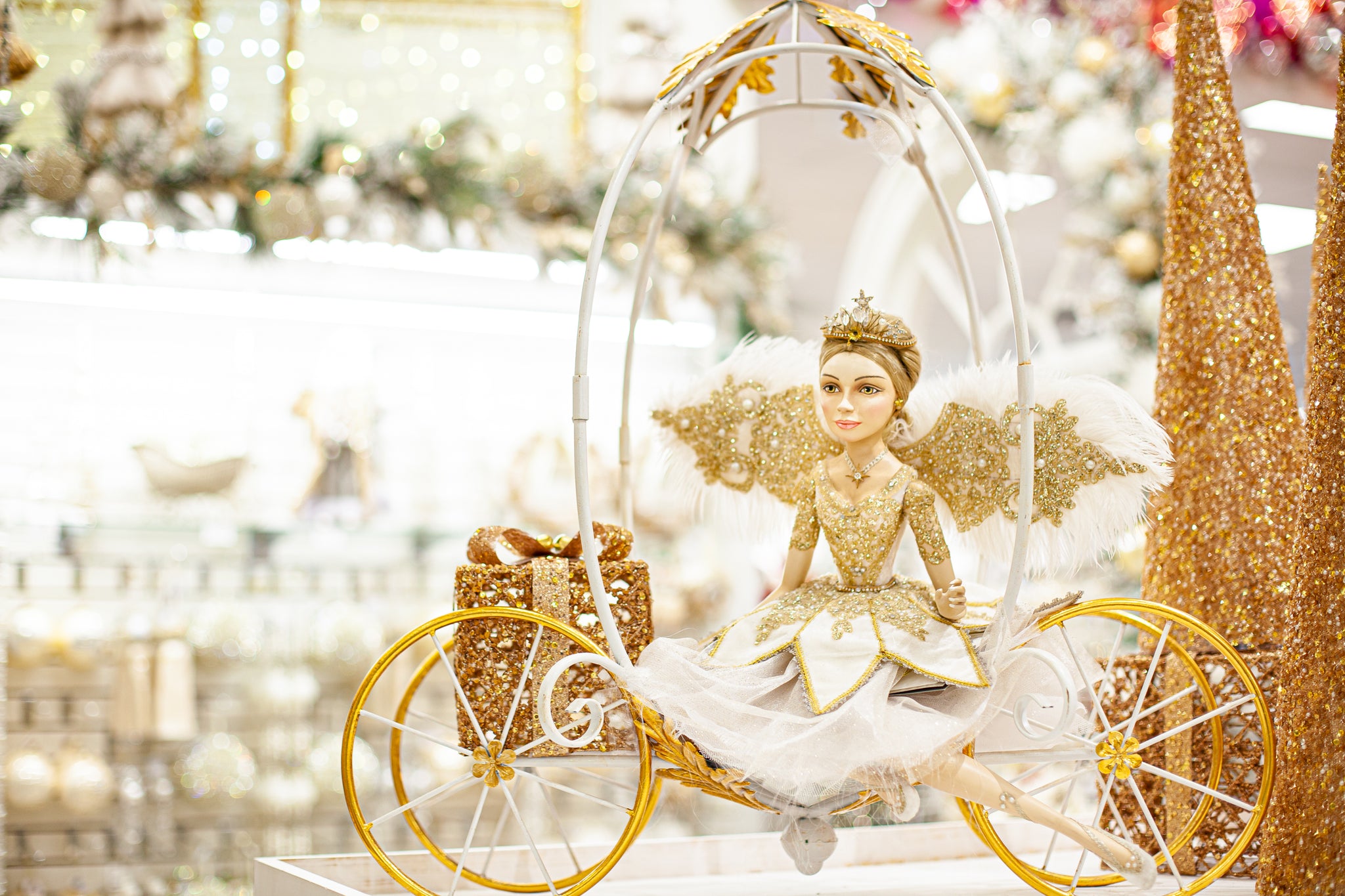 Mark Roberts 3 FT Gold & Platinum Carriage