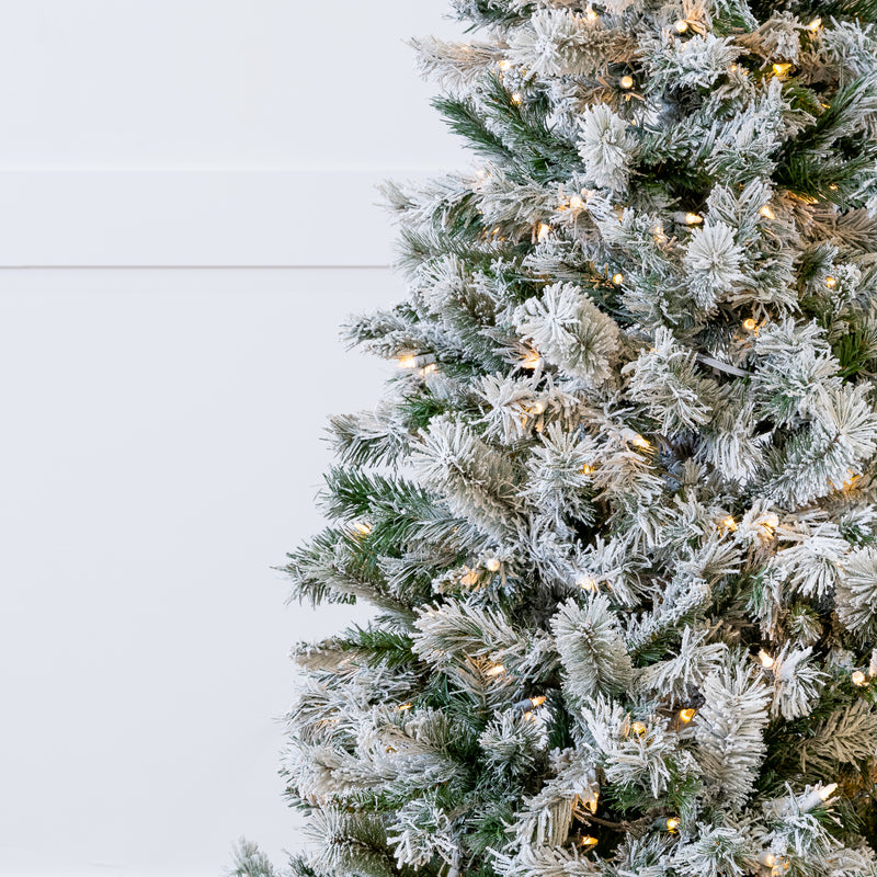 Árbol de Navidad floculento de 1,83 m con luces claras preinstaladas