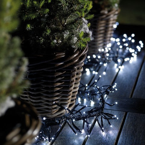 23 FT 768 LED Cool White Cluster Lights With Green Wire