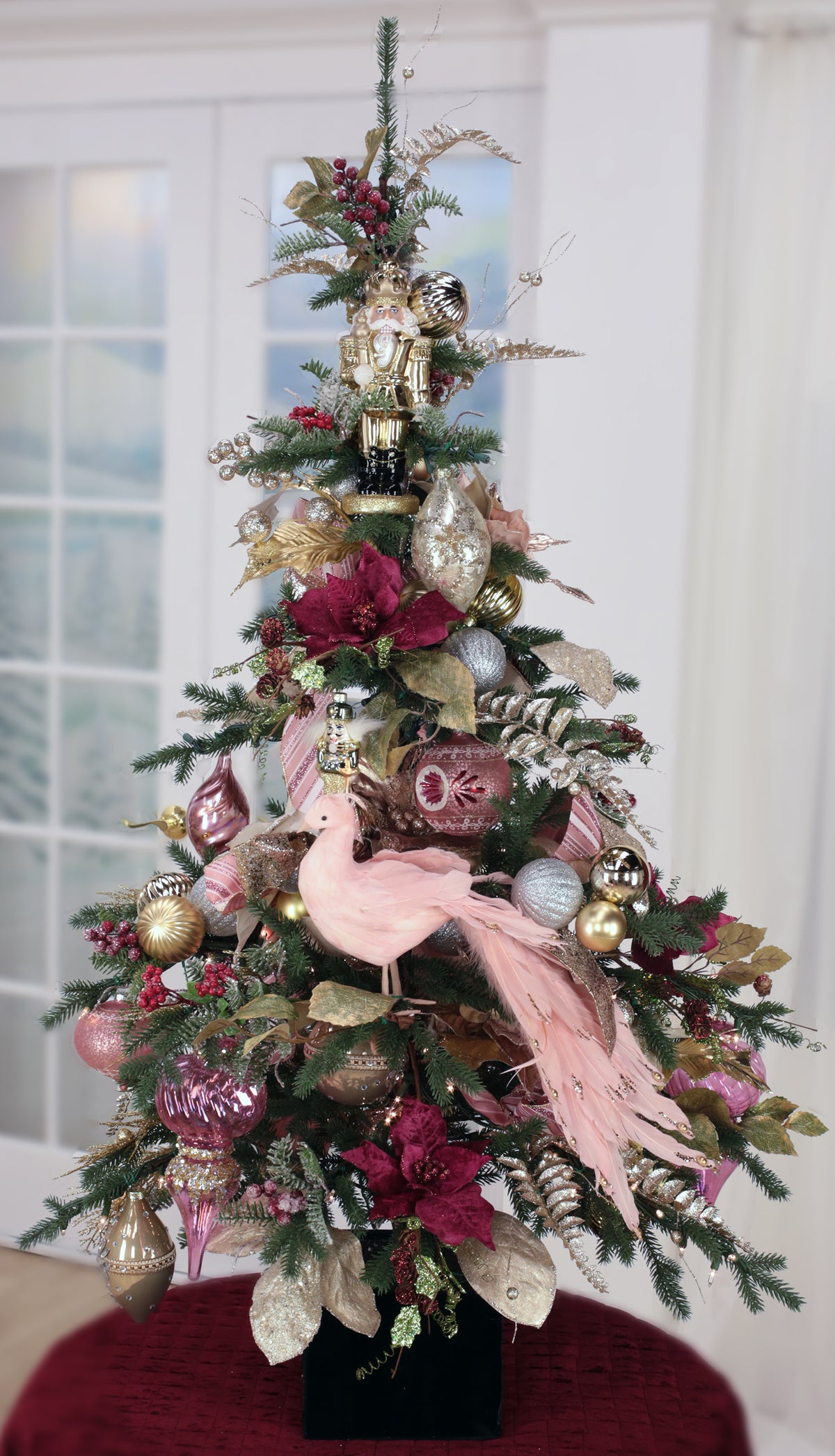 Mark Roberts Árbol de pavo real rosa de 55"