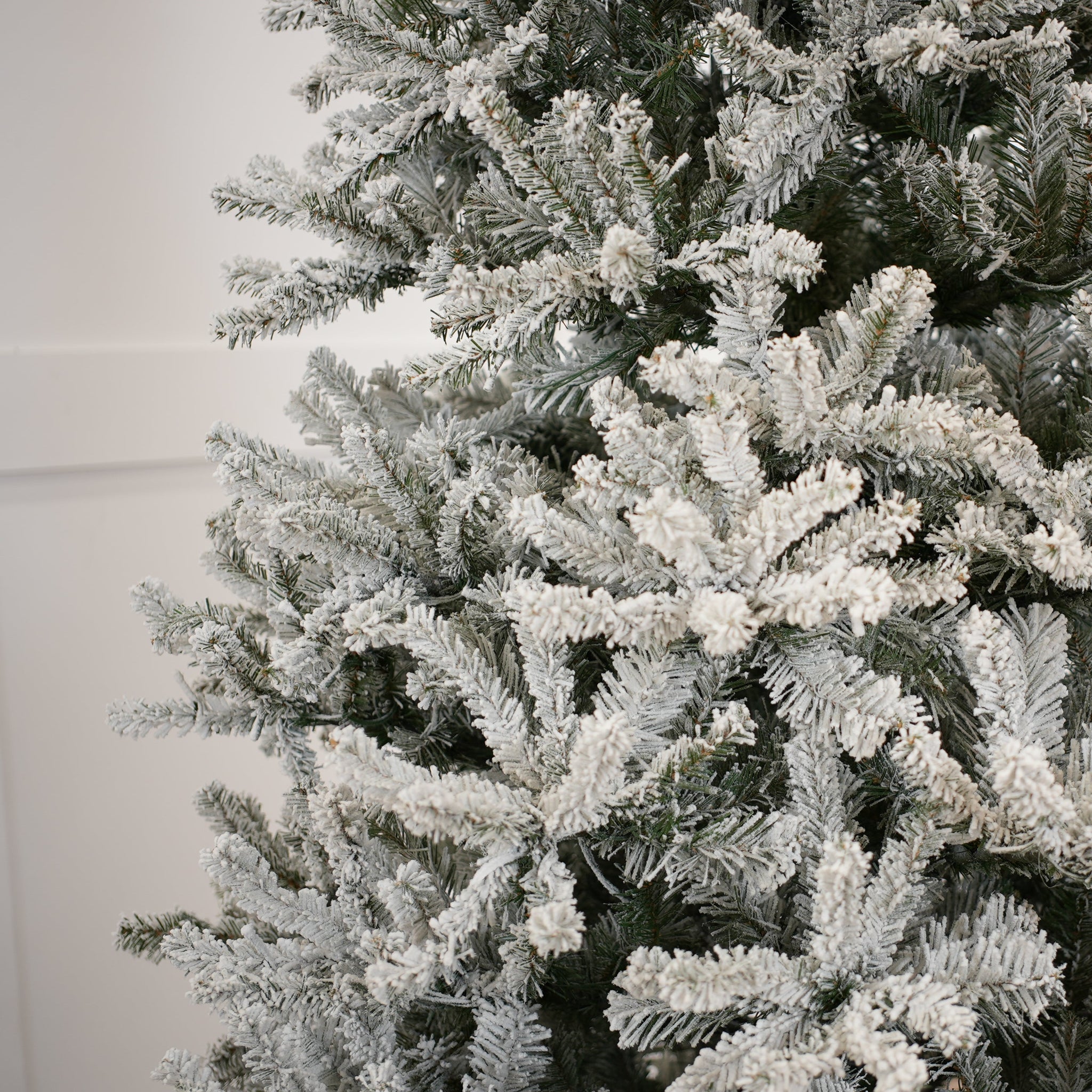 Duke Flocked Tree Unlit