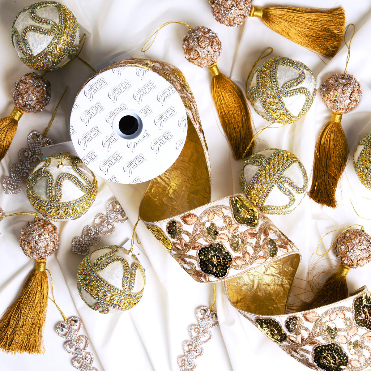 Lote de adornos y cinta Opulencia de oro y marfil