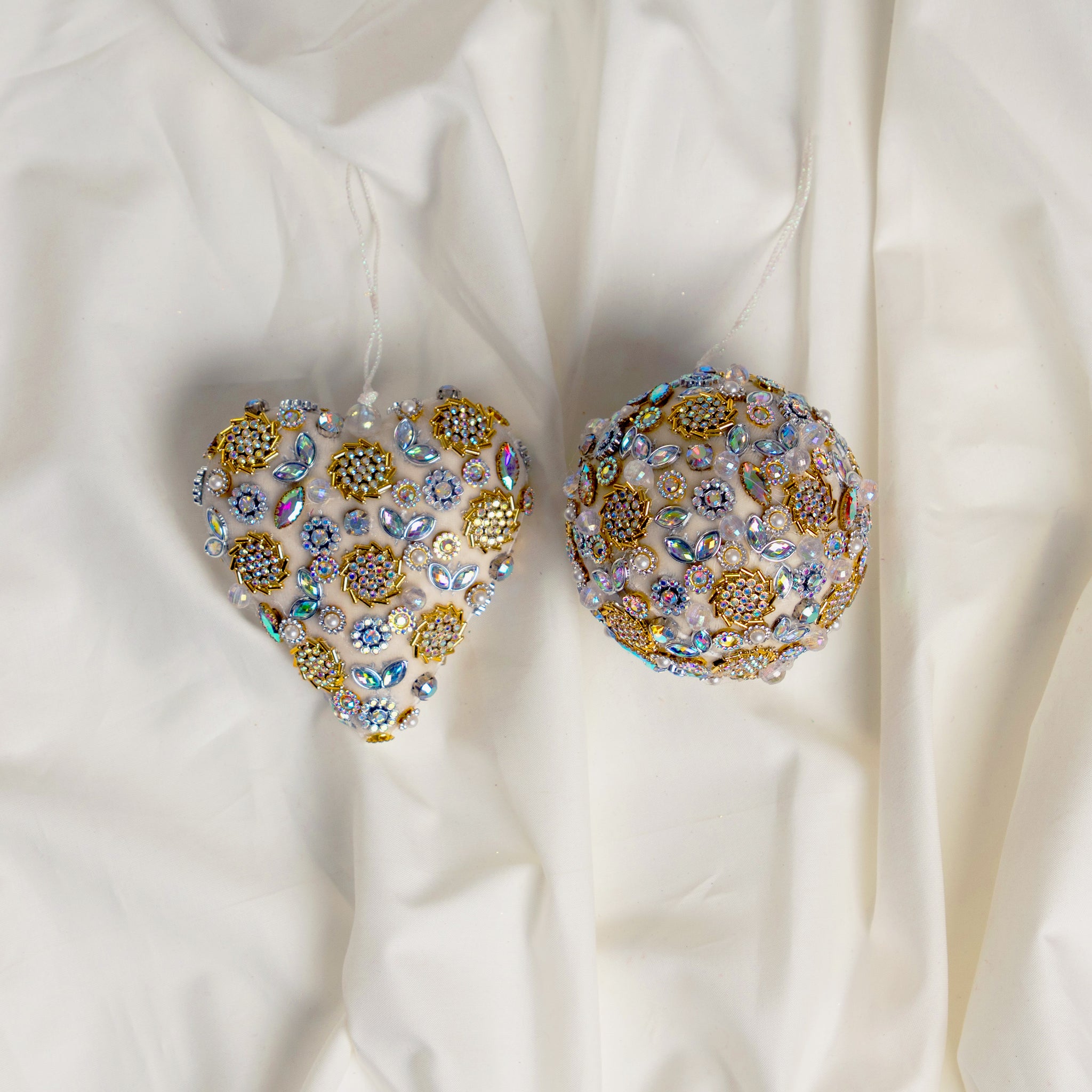 Ivory Opulence Ornament & Ribbon Bundle