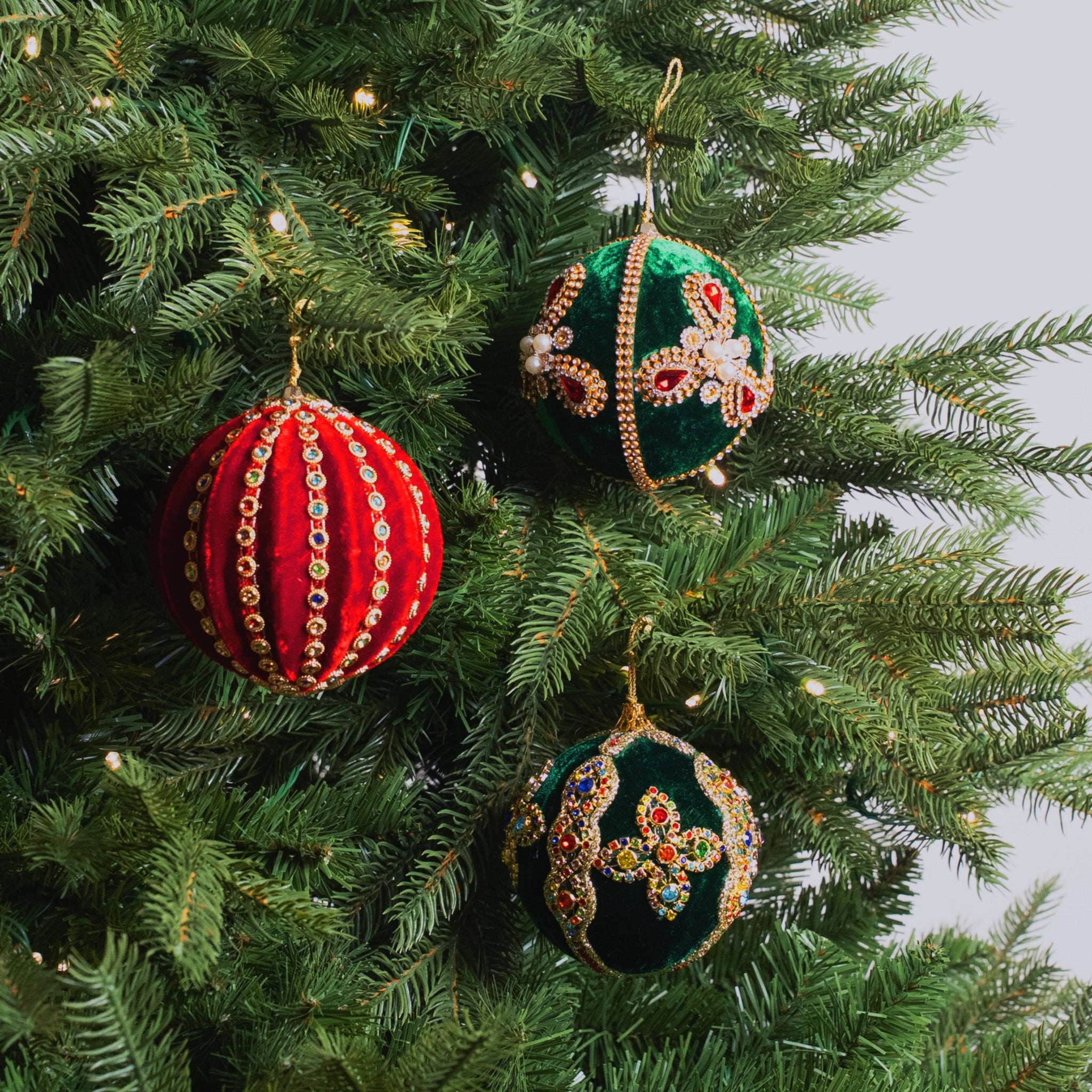 Red & Green Opulence Ornament & Ribbon Bundle